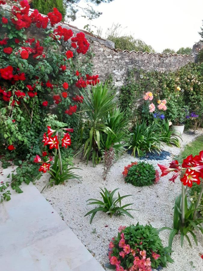 La Tourterelle Apartment Thaims Luaran gambar