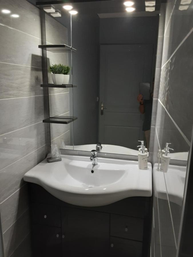 La Tourterelle Apartment Thaims Luaran gambar
